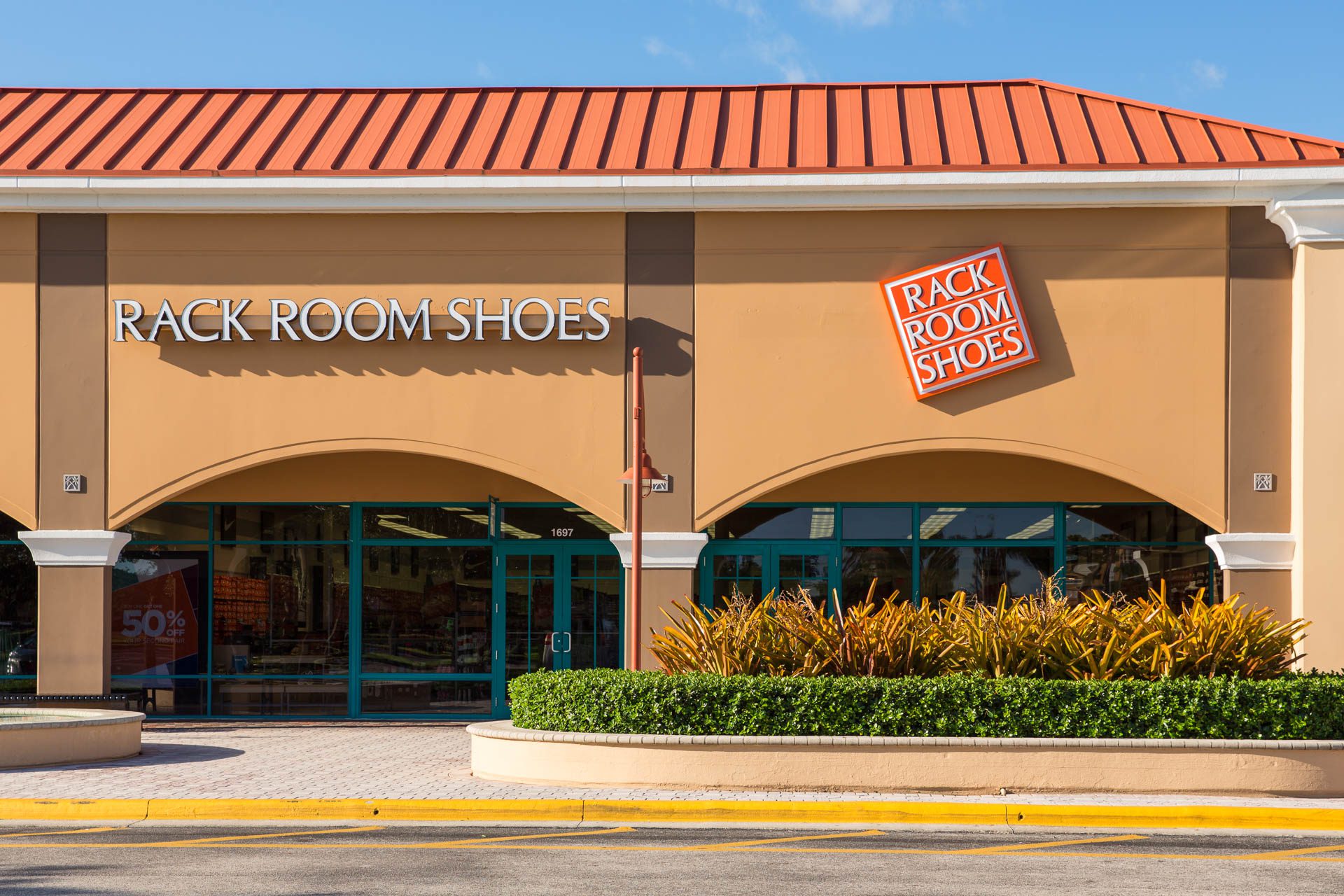 Exterior view of Rack Room Shoes - Vero Beach, Florida - Carver Mostardi Photography - Tampa commercial photography